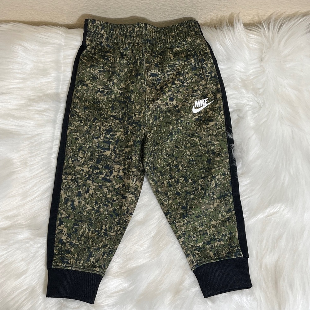 Nike Green Black Camo 2-Piece Full Zip Jacket Jogger Set - Picture 6 of 8